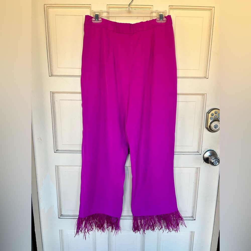 Wayf magenta  Cropped Pants with Feather Hem